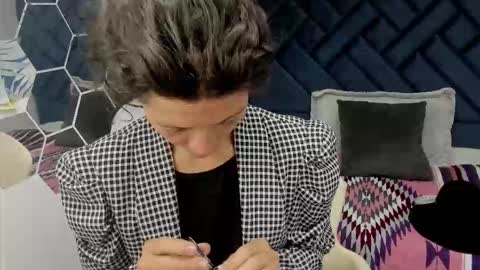 VALERY MORE online show from 11/13/25, 12:15