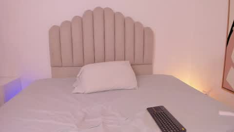 Snapshot of valery_santorini chatting on 05/19/26, 12:11 VALERY online show from 05/19/26, 12:11
