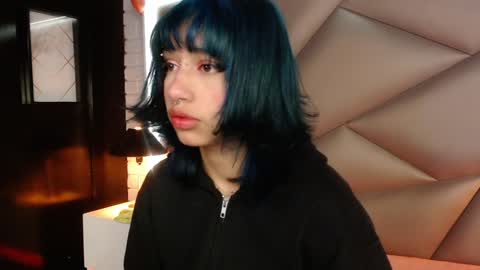 valery_smith15 online show from 01/04/25, 03:18