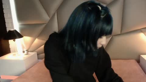 valery_smith15 online show from 01/05/25, 03:11