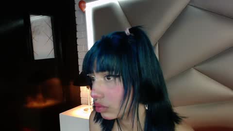 valery_smith15 online show from 01/05/25, 09:15