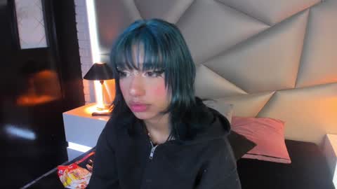 valery_smith15 online show from 01/18/25, 03:20