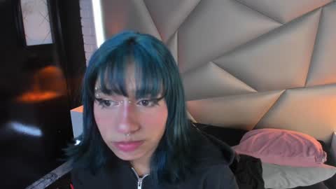 valery_smith15 online show from 01/18/25, 09:34