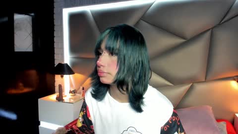 valery_smith15 online show from 02/05/25, 03:34