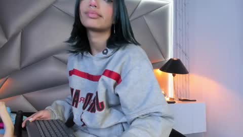 valery_smith15 online show from 02/14/25, 09:13
