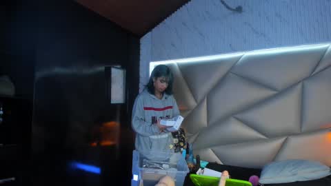 valery_smith15 online show from 02/16/25, 03:04
