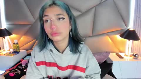 valery_smith15 online show from 02/17/25, 03:15