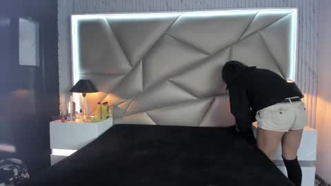 valery_smith15 online show from 02/22/25, 03:01
