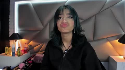 valery_smith15 online show from 02/25/25, 03:09
