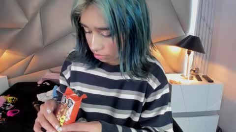 valery_smith15 online show from 03/06/25, 06:19