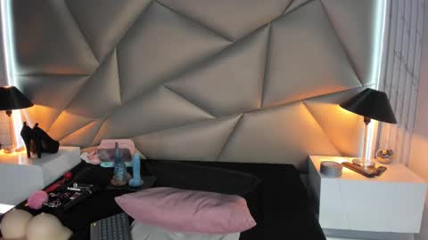 valery_smith15 online show from 03/10/25, 03:12