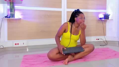 Snapshot of valerycortezm chatting on 10/20/25, 12:27 Valery online show from 10/20/25, 12:27