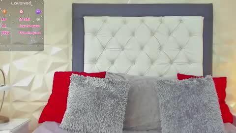 Snapshot of valerydiamond_ chatting on 02/17/25, 10:03 Valery online show from 02/17/25, 10:03