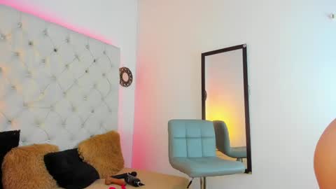 Snapshot of valeryfoxt chatting on 01/12/25, 09:51 valery online show from 01/12/25, 09:51