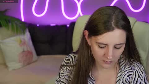 V A L E R Y  M U R online show from 10/14/25, 07:03