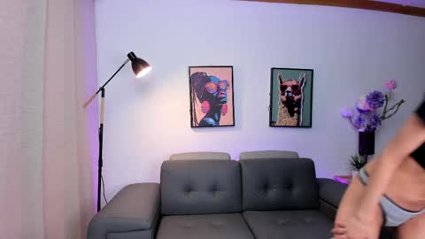 Snapshot of valeryrivas_ chatting on 04/17/26, 07:50 Valery Rivas online show from 04/17/26, 07:50