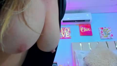 Snapshot of valerysex4u chatting on 05/23/26, 01:33 Valery online show from 05/23/26, 01:33