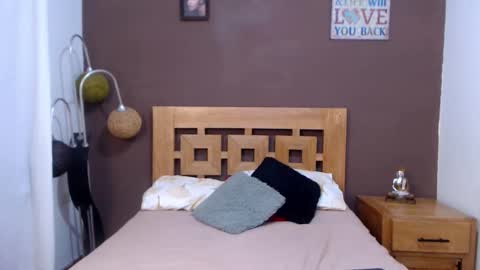 Sofia online show from 11/12/25, 11:47