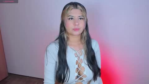 Snapshot of valeska__v chatting on 10/14/25, 03:29 your loveee  online show from 10/14/25, 03:29