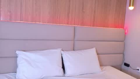 Snapshot of valeswift chatting on 11/20/25, 12:27 Vale online show from 11/20/25, 12:27