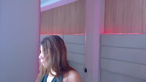 Snapshot of valeswift chatting on 11/25/25, 12:49 Vale online show from 11/25/25, 12:49