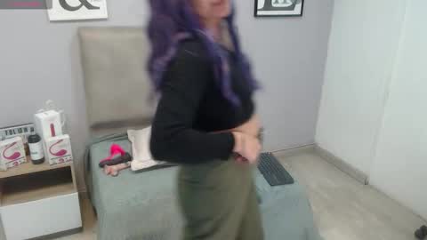 Snapshot of valevicious chatting on 11/04/25, 07:35 valevicious online show from 11/04/25, 07:35