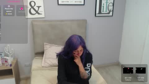 Snapshot of valevicious chatting on 11/07/25, 01:44 valevicious online show from 11/07/25, 01:44