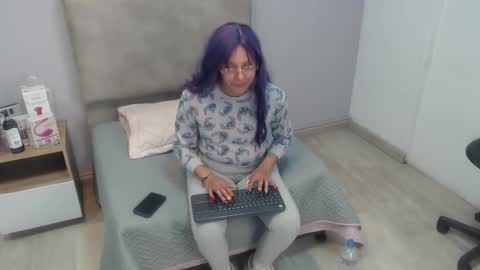 Snapshot of valevicious chatting on 11/10/25, 07:35 valevicious online show from 11/10/25, 07:35