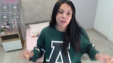 Snapshot of valevicious chatting on 11/13/25, 06:40 valevicious online show from 11/13/25, 06:40