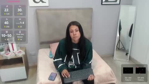 Snapshot of valevicious chatting on 11/21/25, 07:45 valevicious online show from 11/21/25, 07:45