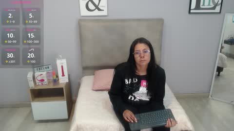 Snapshot of valevicious chatting on 11/24/25, 07:13 valevicious online show from 11/24/25, 07:13