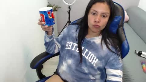 Snapshot of valevicious chatting on 11/27/25, 03:36 valevicious online show from 11/27/25, 03:36