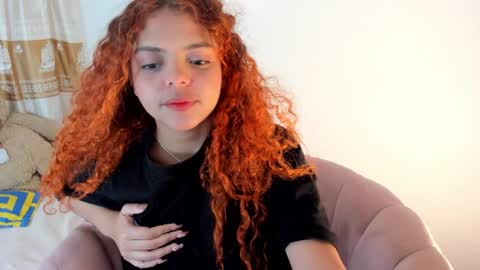 Snapshot of valientegirl_ chatting on 01/02/25, 01:40 VALIENTE  online show from 01/02/25, 01:40