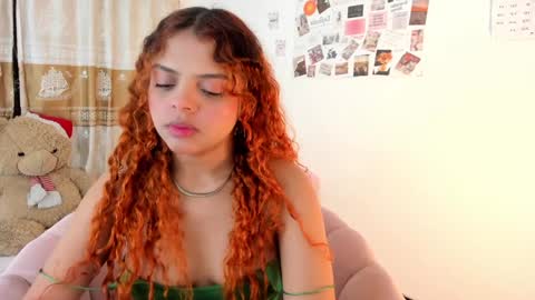 Snapshot of valientegirl_ chatting on 01/12/25, 02:35 VALIENTE  online show from 01/12/25, 02:35