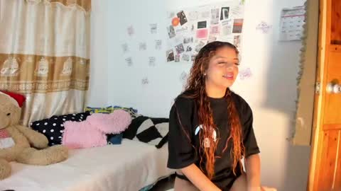 Snapshot of valientegirl_ chatting on 01/31/25, 02:37 VALIENTE  online show from 01/31/25, 02:37