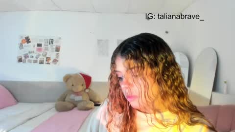 Snapshot of valientegirl_ chatting on 09/30/25, 09:09 VALIENTE  online show from 09/30/25, 09:09