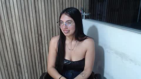 Snapshot of valk_diaz chatting on 03/19/26, 05:22 Valk online show from 03/19/26, 05:22