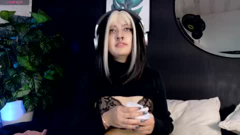 Snapshot of valka_exe chatting on 06/11/26, 12:32 x online show from 06/11/26, 12:32