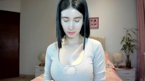 Snapshot of vallejo_macarena chatting on 09/18/25, 02:35 Macarena online show from 09/18/25, 02:35