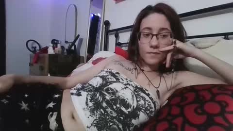 Snapshot of valleriestarr chatting on 01/03/25, 01:27 Vallerie Starr online show from 01/03/25, 01:27