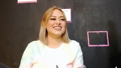 Snapshot of vallery_doll chatting on 02/02/25, 09:13 Valerie online show from 02/02/25, 09:13