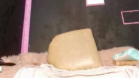 Snapshot of vallery_doll chatting on 02/03/25, 02:14 Valerie online show from 02/03/25, 02:14