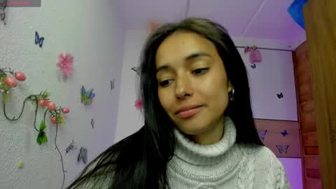 Snapshot of vallery_evanss chatting on 12/18/24, 01:05 Taty independent account online show from 12/18/24, 01:05