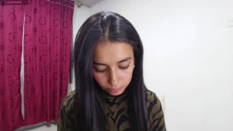 Snapshot of vallery_evanss chatting on 03/01/25, 01:22 Taty independent account online show from 03/01/25, 01:22