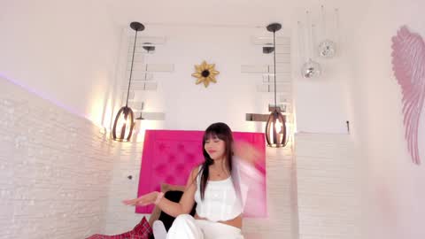 Vallolet Peach  online show from 12/12/24, 11:40