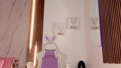 Snapshot of valloletsamar chatting on 09/16/25, 12:06 Vallolet Peach online show from 09/16/25, 12:06