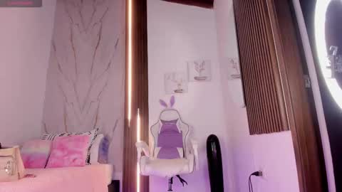 Snapshot of valloletsamar chatting on 11/04/25, 11:42 Vallolet Peach online show from 11/04/25, 11:42