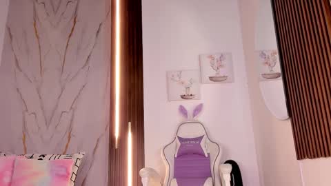 Snapshot of valloletsamar chatting on 11/25/25, 11:54 Vallolet Peach online show from 11/25/25, 11:54