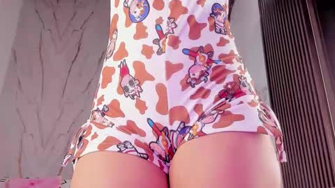 Snapshot of valloletsamar chatting on 12/04/25, 11:52 Vallolet Peach online show from 12/04/25, 11:52