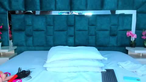 valtira nova online show from 09/14/25, 07:46